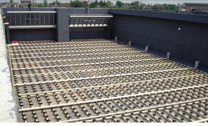 曝气头的安装与曝气效果图